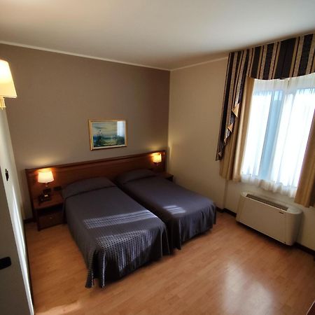 Hotel Majestic San Giuliano Milanese Esterno foto