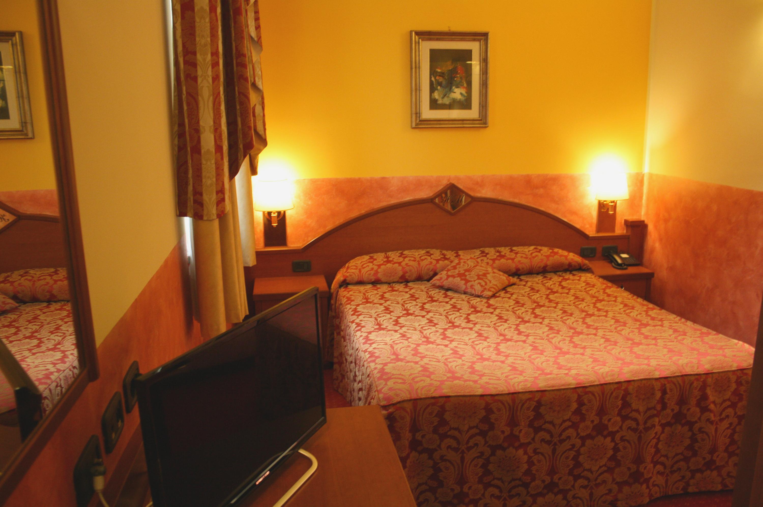 Hotel Majestic San Giuliano Milanese Esterno foto