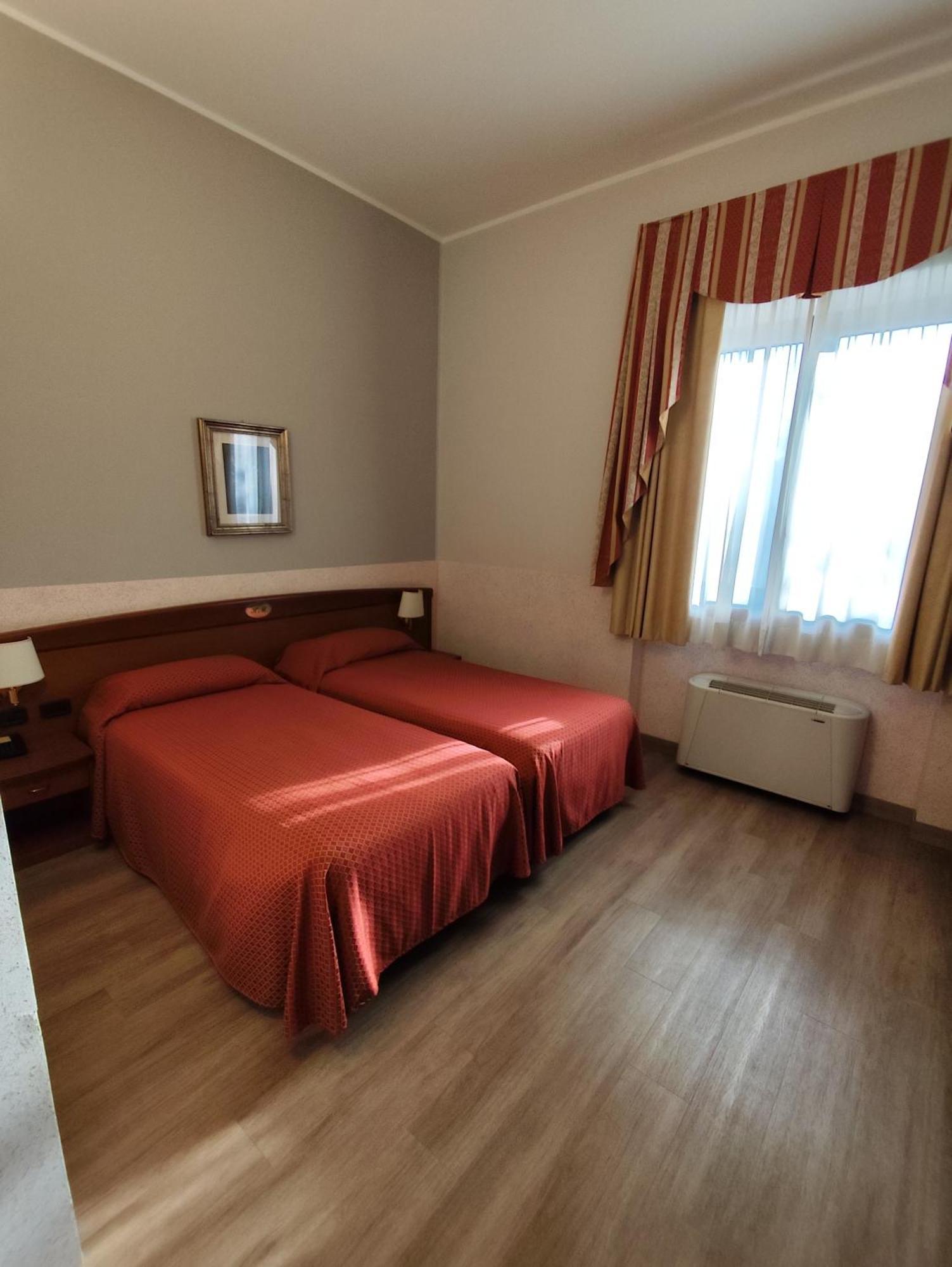 Hotel Majestic San Giuliano Milanese Esterno foto