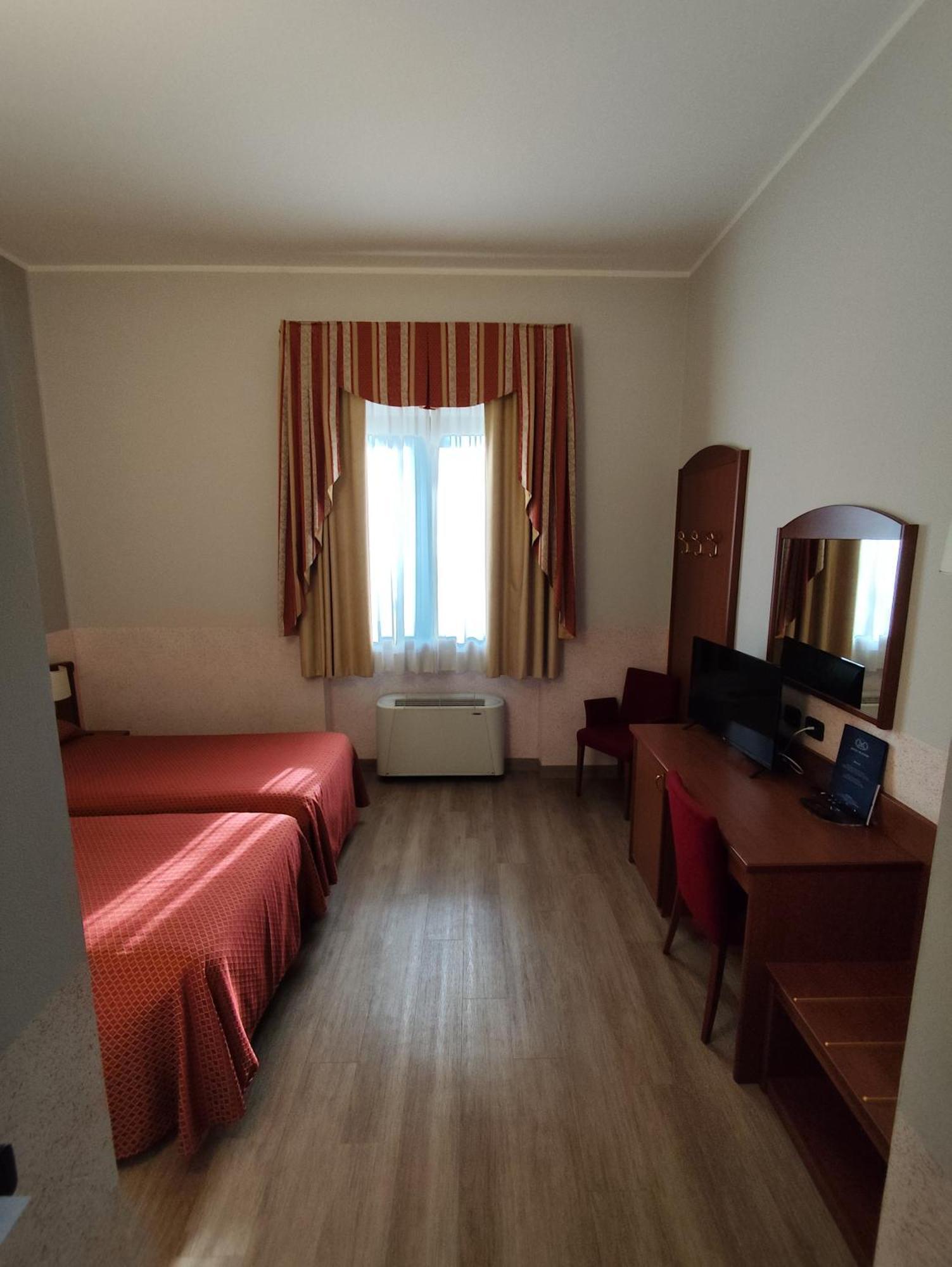 Hotel Majestic San Giuliano Milanese Esterno foto