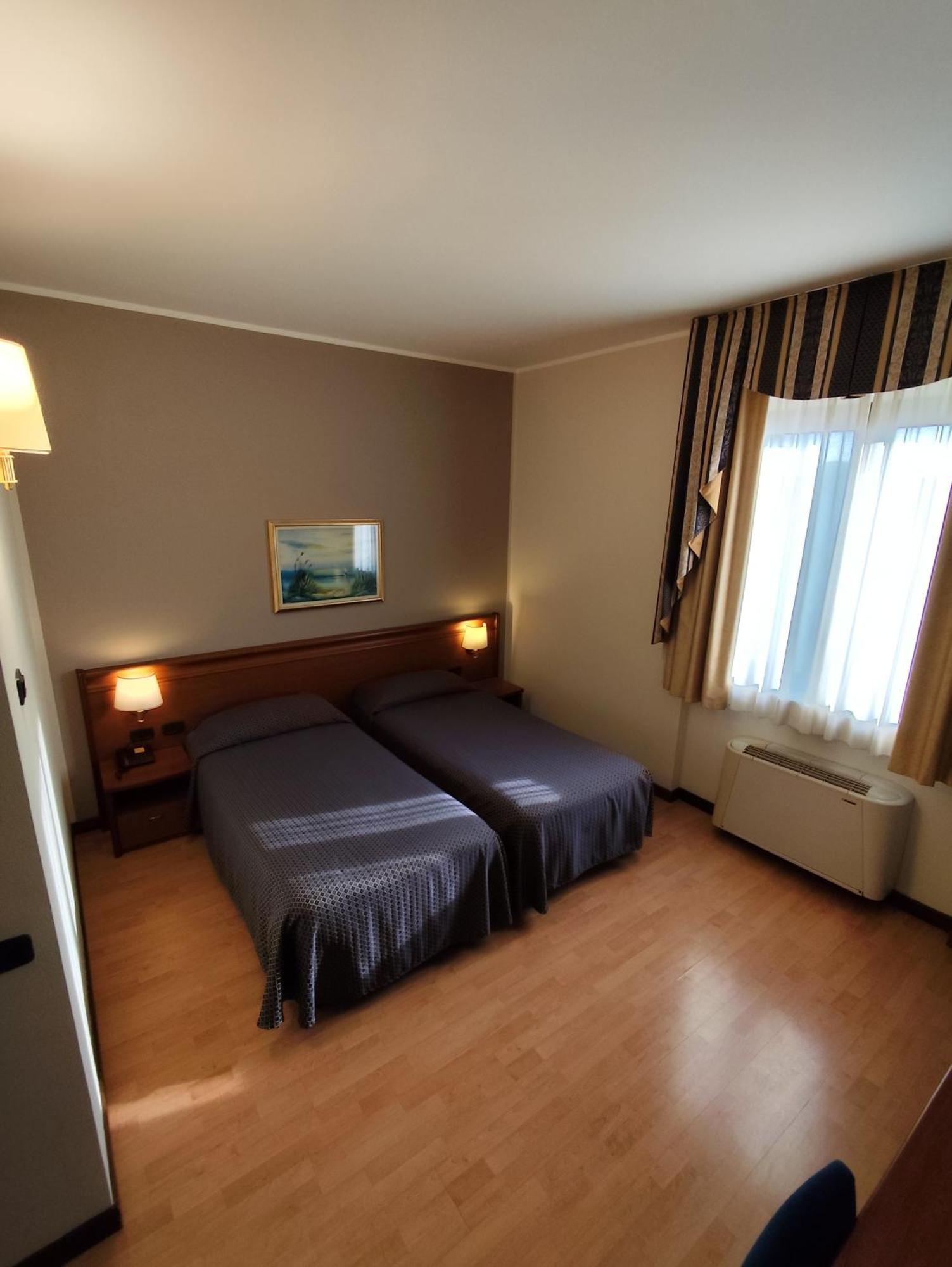 Hotel Majestic San Giuliano Milanese Esterno foto