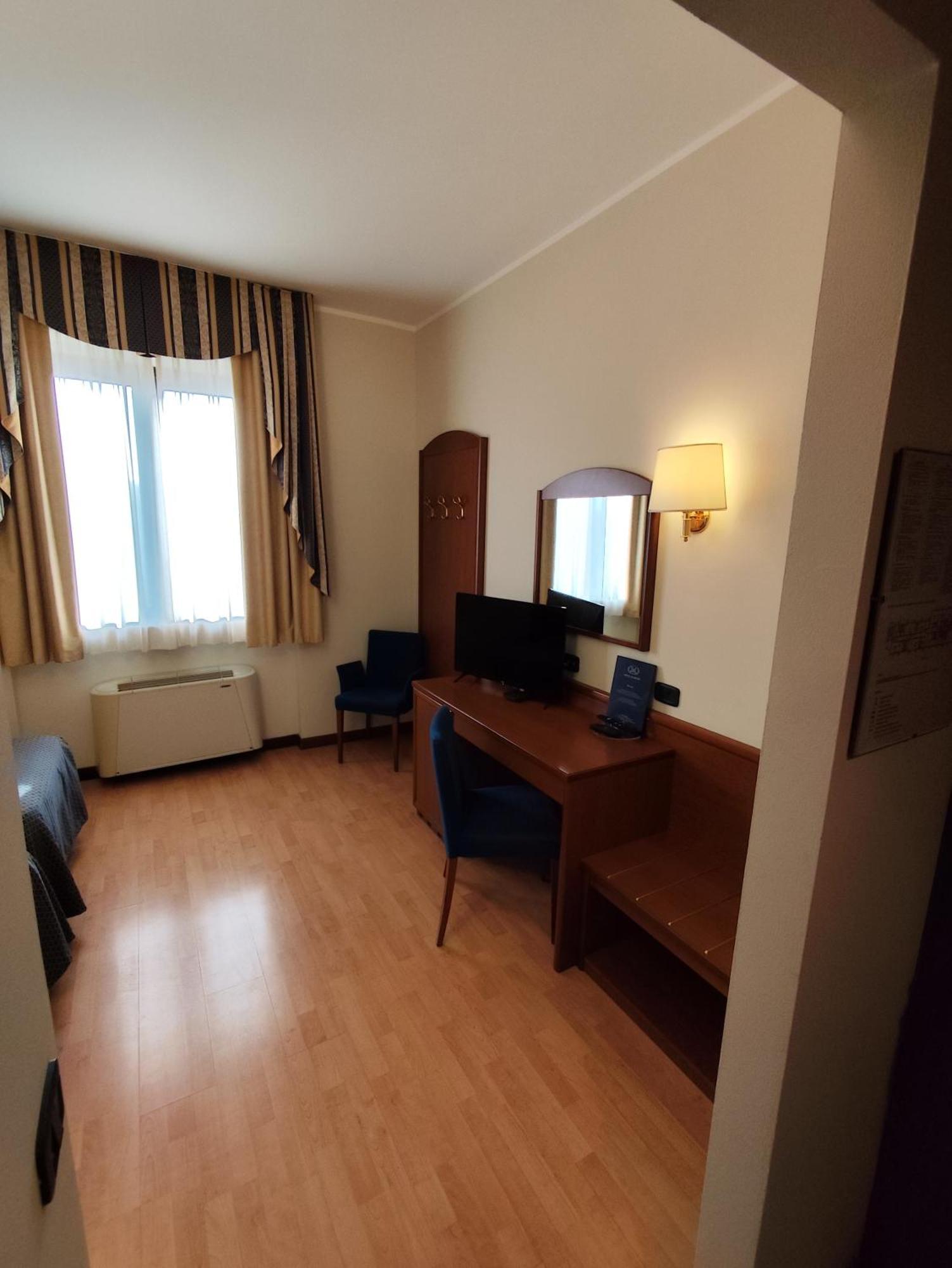Hotel Majestic San Giuliano Milanese Esterno foto