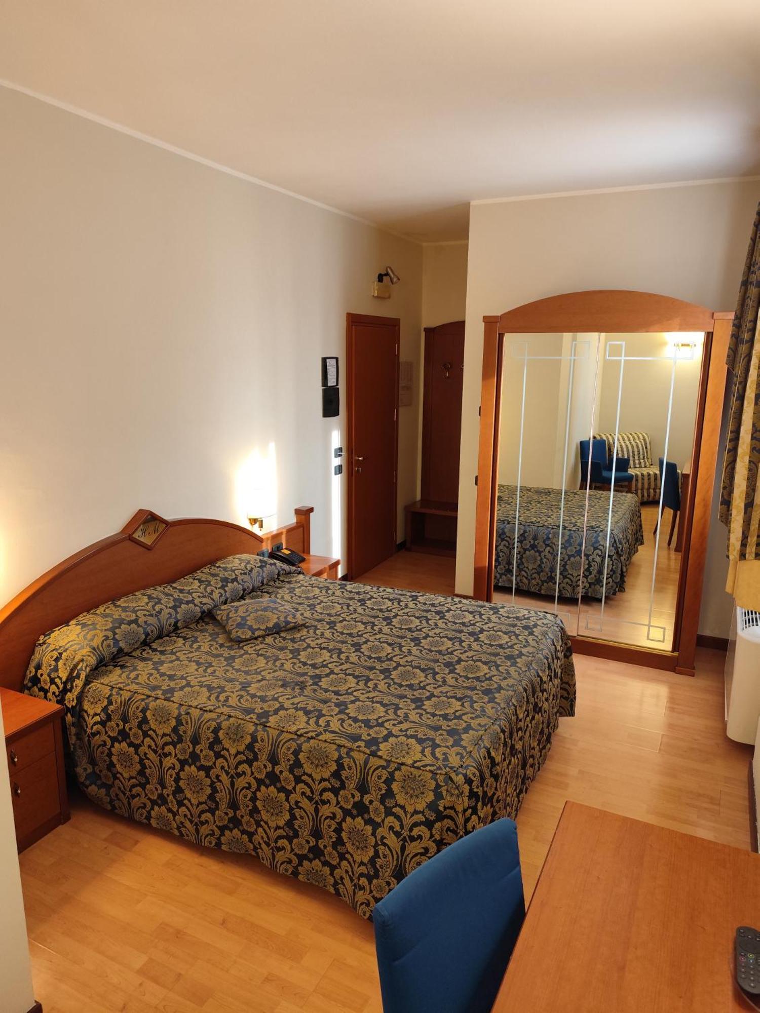 Hotel Majestic San Giuliano Milanese Esterno foto