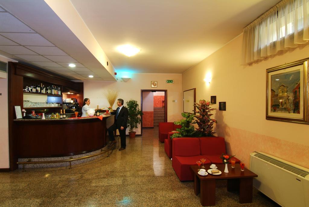 Hotel Majestic San Giuliano Milanese Interno foto