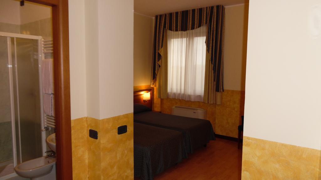 Hotel Majestic San Giuliano Milanese Esterno foto
