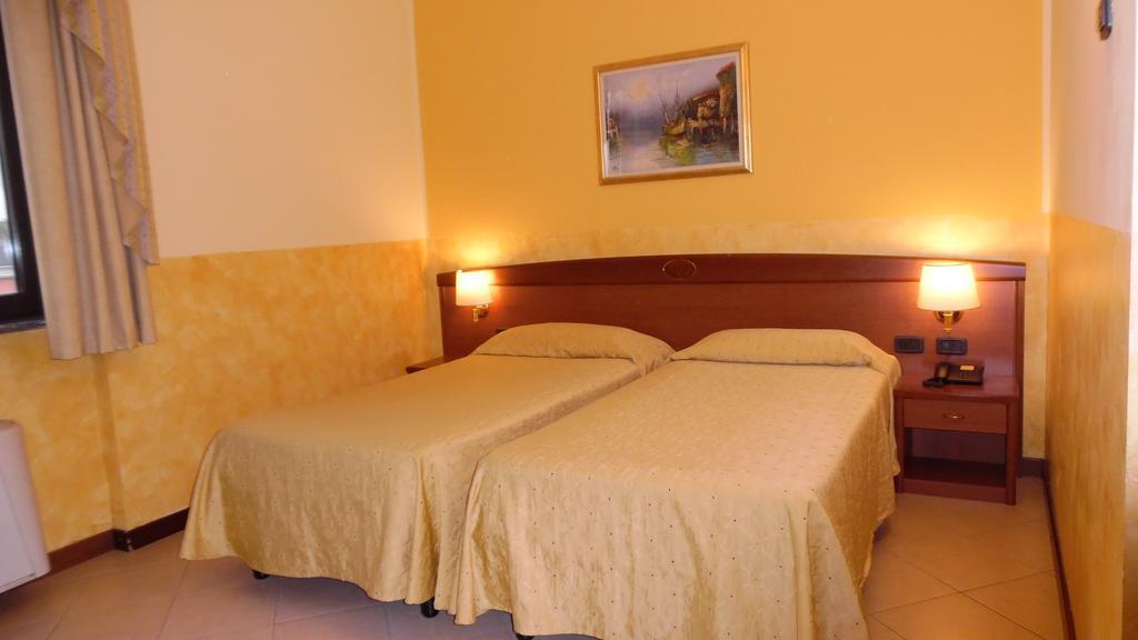 Hotel Majestic San Giuliano Milanese Esterno foto