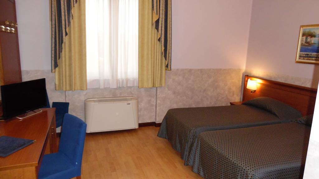 Hotel Majestic San Giuliano Milanese Esterno foto