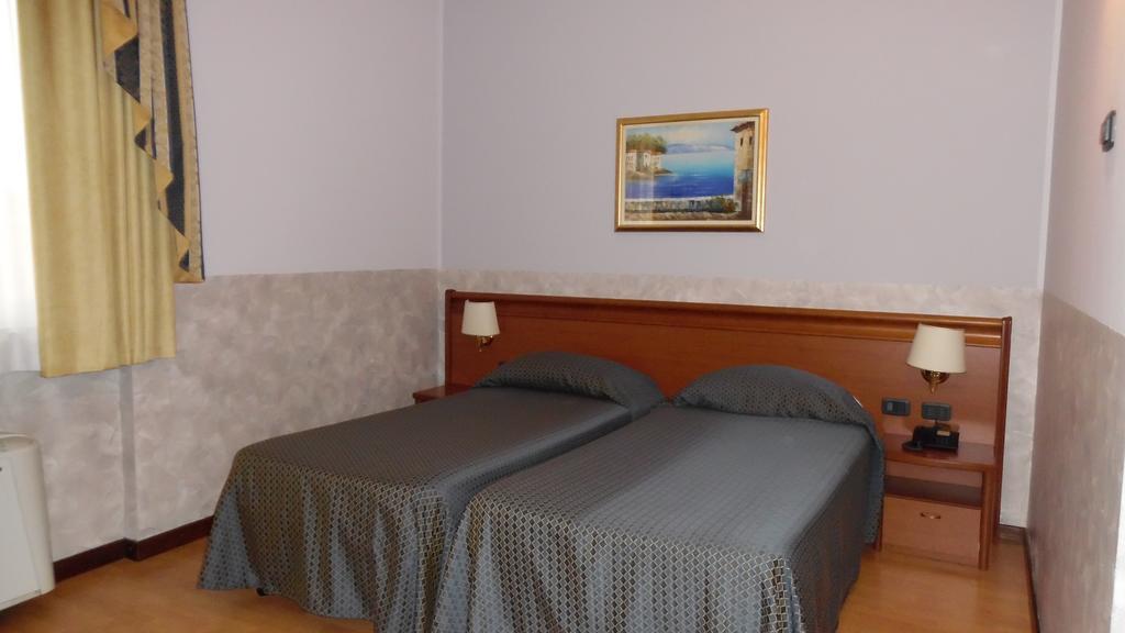 Hotel Majestic San Giuliano Milanese Esterno foto