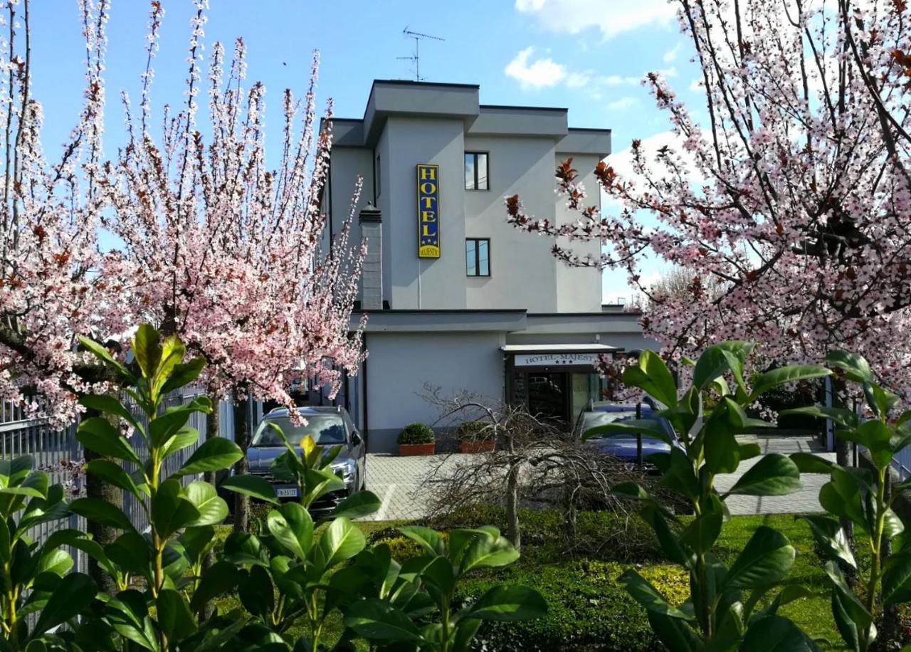 Hotel Majestic San Giuliano Milanese Esterno foto